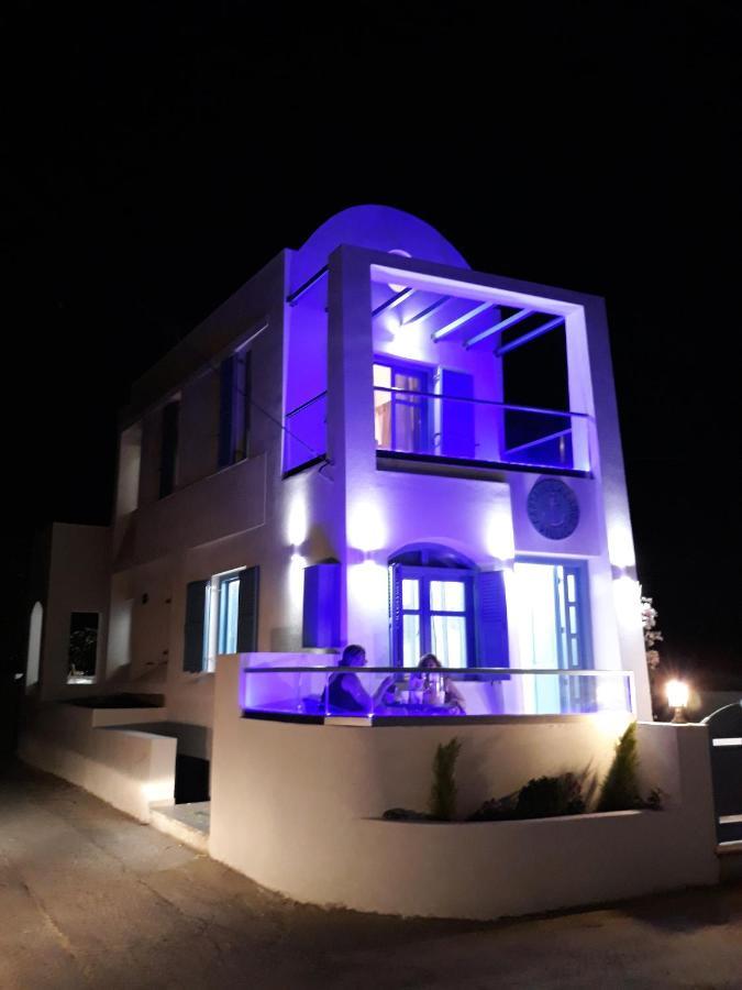 Located By The Sea One Beachfront Private Captain Lazaros Pool Villa With Loft In 750Sqm Spacious Private Plot-Jacuzzi-Sunrelax-Furnished Terace-Gazebo-Private Parking,Sleep 3 Adults And 2 Children, Just Steps From The Black Beach-Seaview Perissa  Buitenkant foto