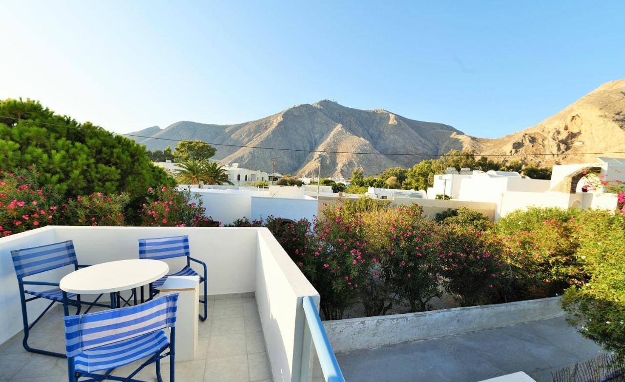 Located By The Sea One Beachfront Private Captain Lazaros Pool Villa With Loft In 750Sqm Spacious Private Plot-Jacuzzi-Sunrelax-Furnished Terace-Gazebo-Private Parking,Sleep 3 Adults And 2 Children, Just Steps From The Black Beach-Seaview Perissa  Buitenkant foto