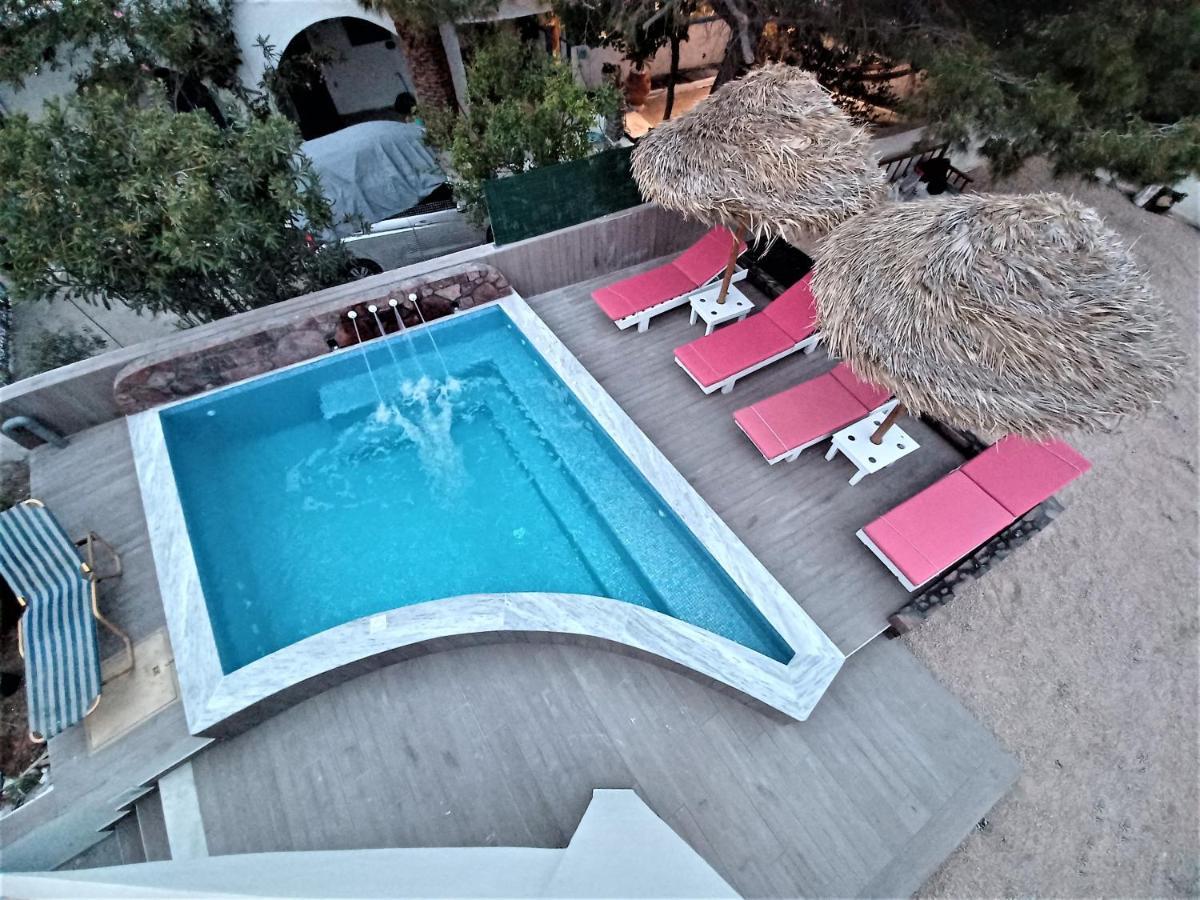 Located By The Sea One Beachfront Private Captain Lazaros Pool Villa With Loft In 750Sqm Spacious Private Plot-Jacuzzi-Sunrelax-Furnished Terace-Gazebo-Private Parking,Sleep 3 Adults And 2 Children, Just Steps From The Black Beach-Seaview Perissa  Buitenkant foto
