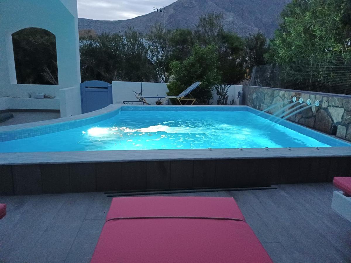 Located By The Sea One Beachfront Private Captain Lazaros Pool Villa With Loft In 750Sqm Spacious Private Plot-Jacuzzi-Sunrelax-Furnished Terace-Gazebo-Private Parking,Sleep 3 Adults And 2 Children, Just Steps From The Black Beach-Seaview Perissa  Buitenkant foto