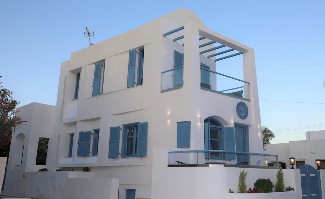 Located By The Sea One Beachfront Private Captain Lazaros Pool Villa With Loft In 750Sqm Spacious Private Plot-Jacuzzi-Sunrelax-Furnished Terace-Gazebo-Private Parking,Sleep 3 Adults And 2 Children, Just Steps From The Black Beach-Seaview Perissa  Buitenkant foto