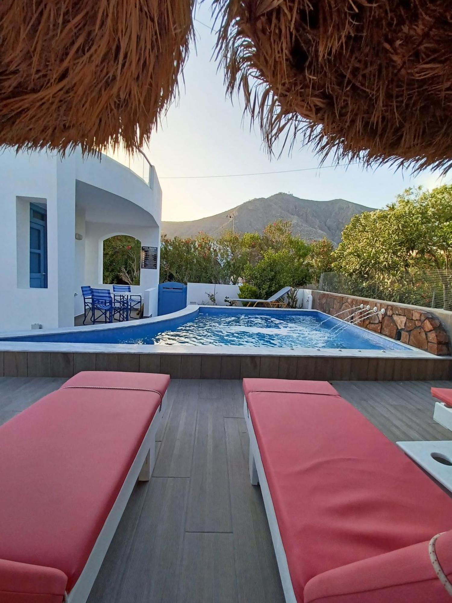 Located By The Sea One Beachfront Private Captain Lazaros Pool Villa With Loft In 750Sqm Spacious Private Plot-Jacuzzi-Sunrelax-Furnished Terace-Gazebo-Private Parking,Sleep 3 Adults And 2 Children, Just Steps From The Black Beach-Seaview Perissa  Buitenkant foto