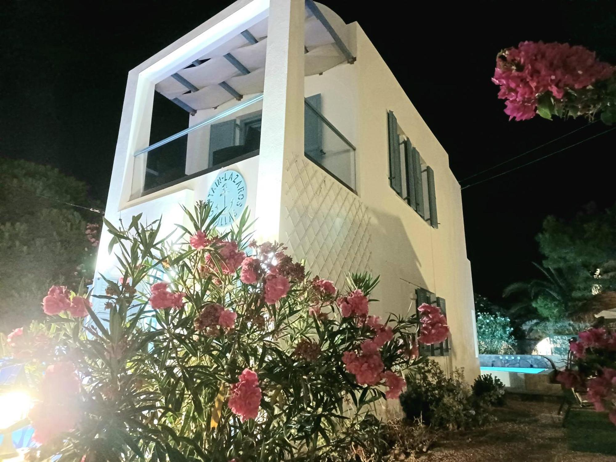 Located By The Sea One Beachfront Private Captain Lazaros Pool Villa With Loft In 750Sqm Spacious Private Plot-Jacuzzi-Sunrelax-Furnished Terace-Gazebo-Private Parking,Sleep 3 Adults And 2 Children, Just Steps From The Black Beach-Seaview Perissa  Buitenkant foto