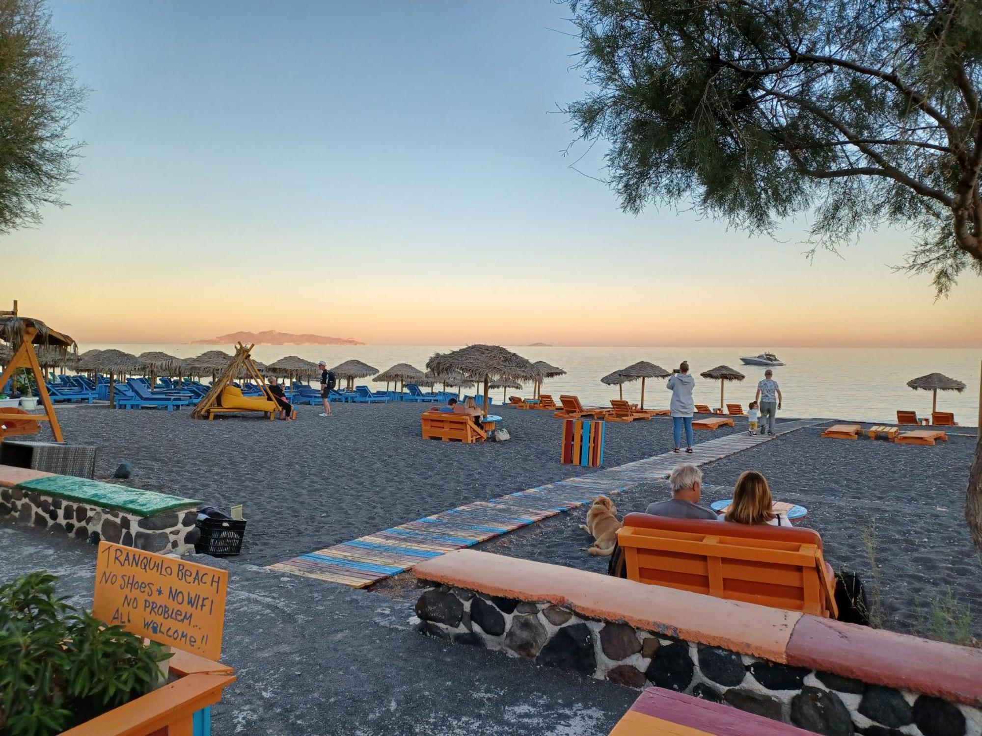 Located By The Sea One Beachfront Private Captain Lazaros Pool Villa With Loft In 750Sqm Spacious Private Plot-Jacuzzi-Sunrelax-Furnished Terace-Gazebo-Private Parking,Sleep 3 Adults And 2 Children, Just Steps From The Black Beach-Seaview Perissa  Buitenkant foto