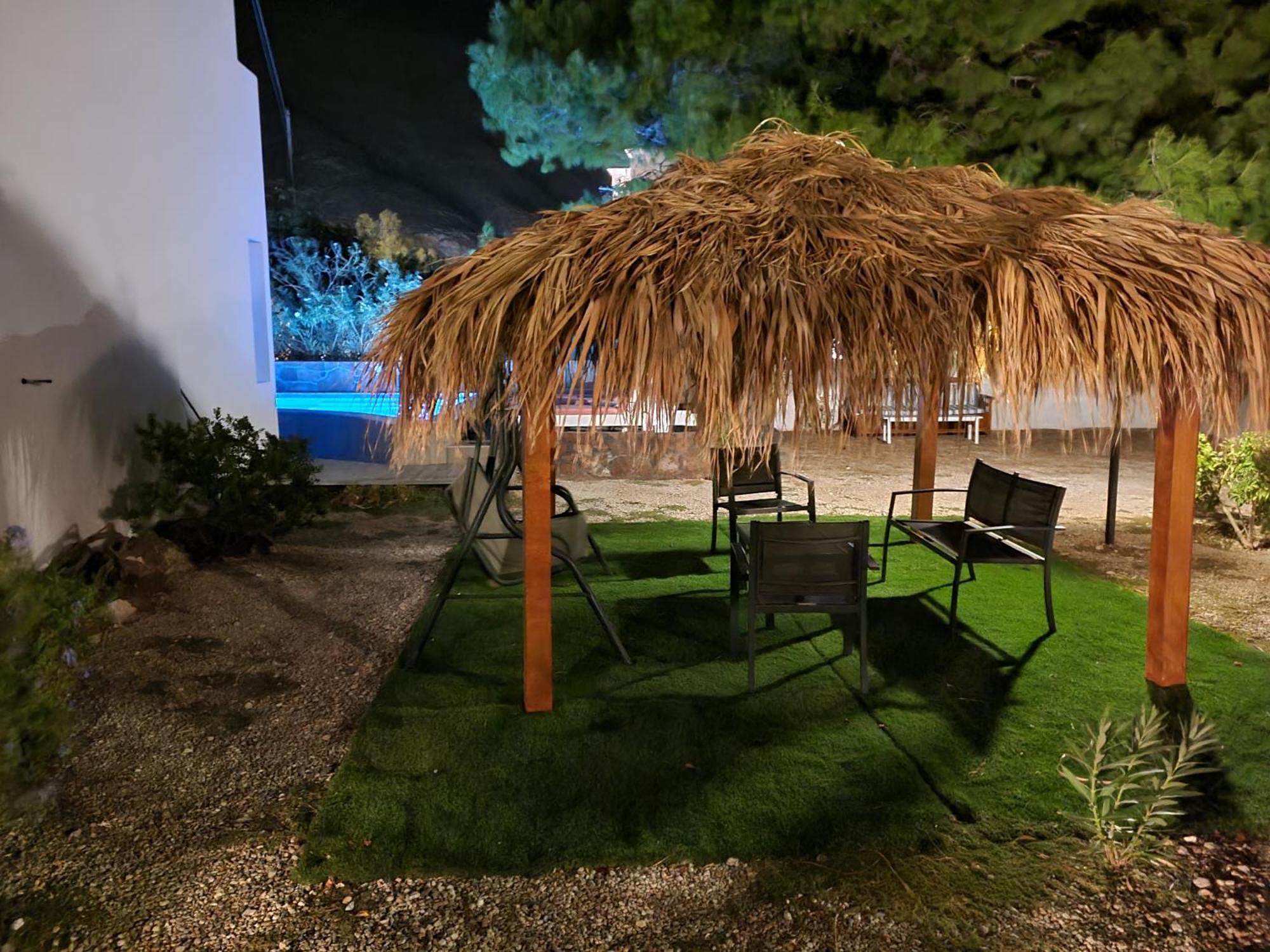 Located By The Sea One Beachfront Private Captain Lazaros Pool Villa With Loft In 750Sqm Spacious Private Plot-Jacuzzi-Sunrelax-Furnished Terace-Gazebo-Private Parking,Sleep 3 Adults And 2 Children, Just Steps From The Black Beach-Seaview Perissa  Buitenkant foto